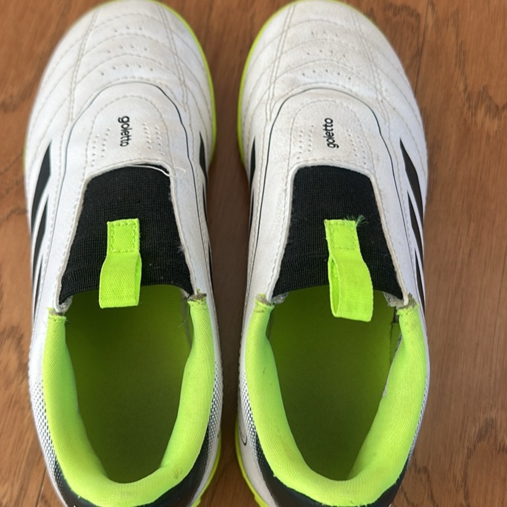 Kids indoor soccer shoes-size 2